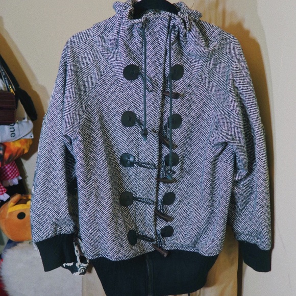 Horn Toggle Buttoned Jacket - Picture 2 of 2